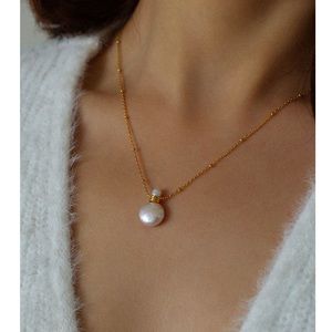 Perfume bottle like coin pearl necklace